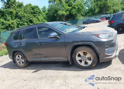 2021 Toyota Rav4 Xle z USA, uszkodzony, nr VIN 2T3P1RFV1MC214257